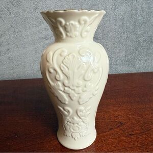 Retired LENOX Georgian‎ Ivory Porcelain Tall Vase 7 1/4 inch Gold Trim Vintage